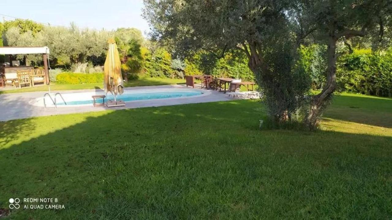 Luxurious 6 Bedroom Villa In A Great Location Chalkida Exterior photo